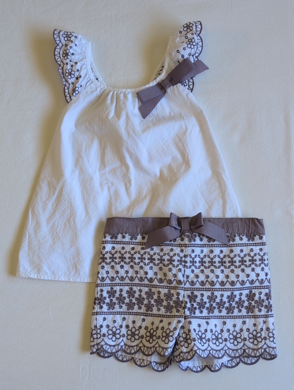 Max Studio Girls 4T Embroidered Eyelet Top & Shorts Outfit Set